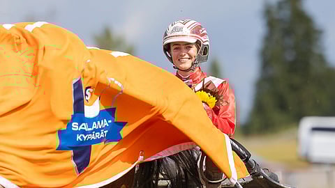 Naispuolisten ohjastajien piikkipaikkaa pitävä Elina Leinonen uskoo, että lähivuosina valtakunnallisen ajajaliigan kärkikymmenikössä nähdään nainen: ”Toivottavasti se olisin vielä minä”, Leinonen sanoo.