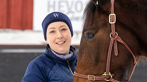 Suvi Perttunen on toiminut hevospalveluyrittäjänä Orimattilan hevoskylässä noin kolmen vuoden ajan.