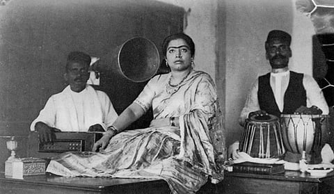 Gauhar Jaan in a rudimentary recording studio in Kolkata. (year unknown).
Vikram Sampath