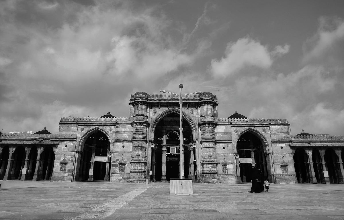 In her memoir, Zara Chowdhary recounts visiting the Jama Masjid in Ahmedabad with her grandfather, where Ahmad Shah I, the fi