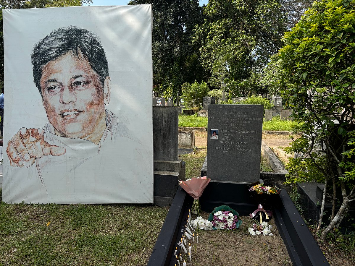 Photo of a gravesite in Sri Lanka. The gravestone is that of the murdered Sri Lankan editor Lasantha Wickrematunge, and there