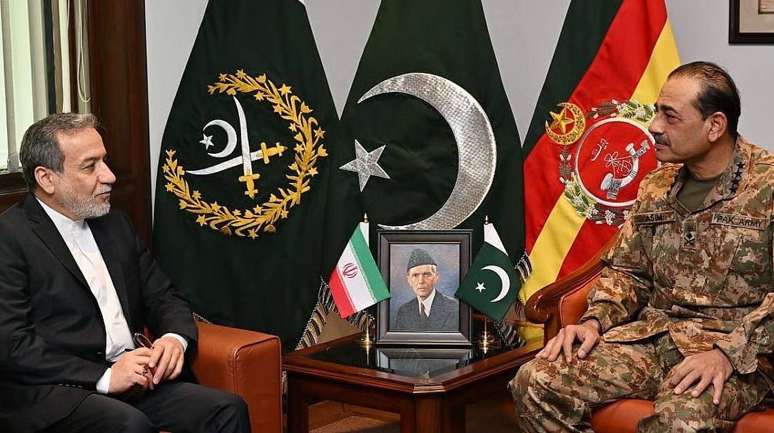 Pakistan’s army chief, Asim Munir, meeting Iran’s foreign minister, Abbas Araghchi, in May 2025.