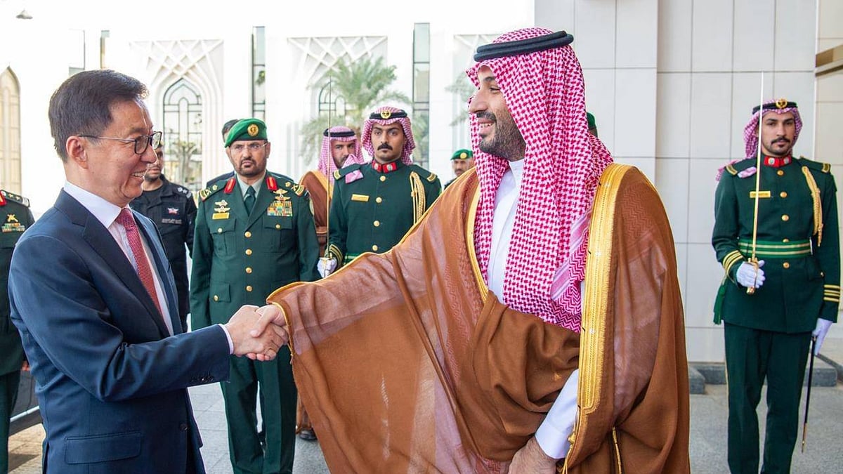 Saudi Crown Prince Mohammed bin Salman meets with Chinese Vice President Han Zheng at Al-Yamamah Saudi Crown Prince Mohammed 