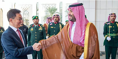 Saudi crown prince Mohammed bin Salman meeting China’s vice president Han Zheng in October 2025. The two men are shaking hands flanked by Saudi military. 