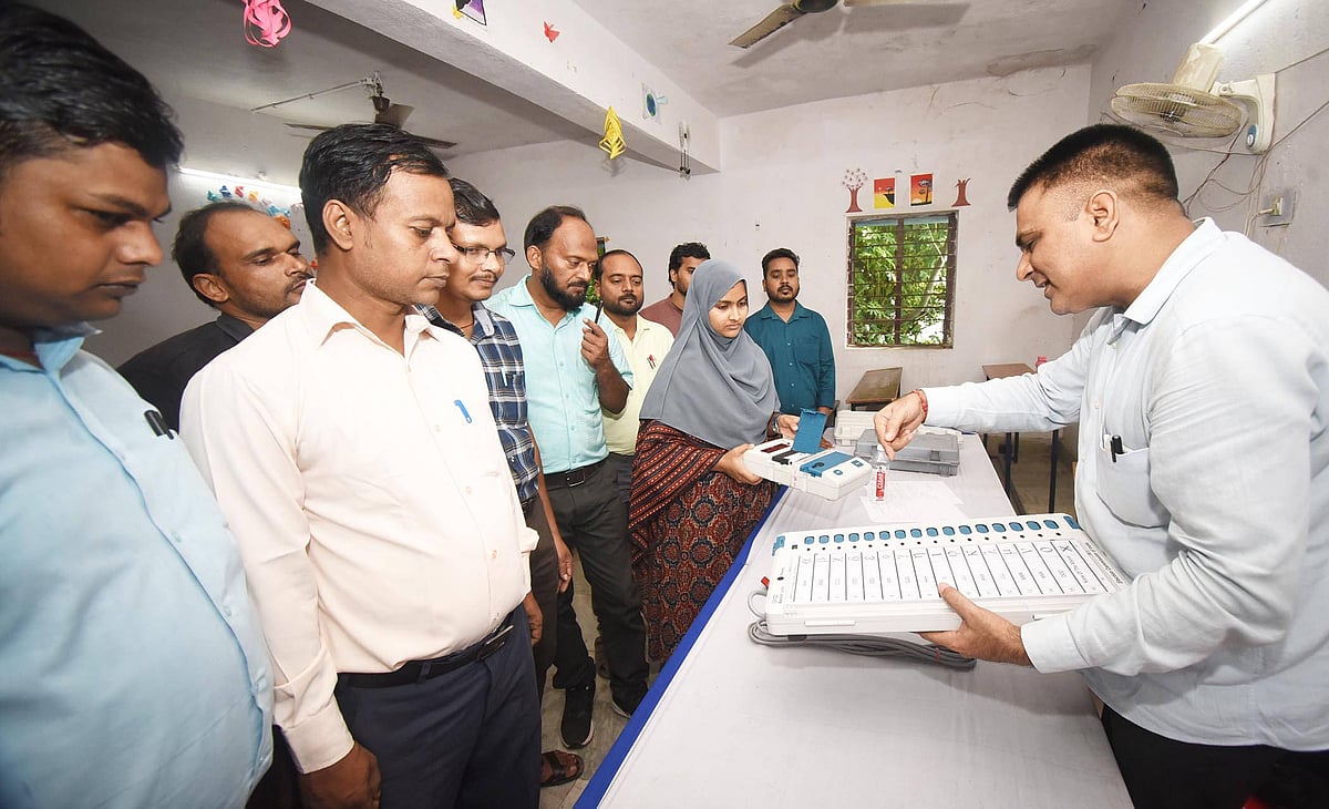 Election officers in India demonstrate the Electronic Voting Machine at a training programme ahead of the Bihar assembly elec