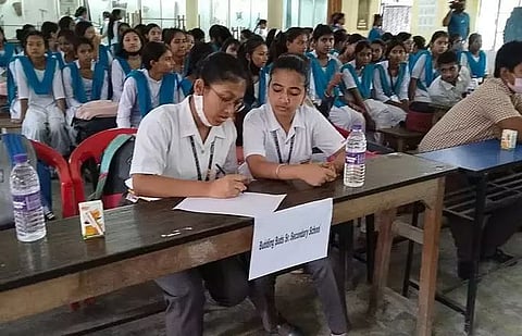 आजादी का अमृत महोत्सव: तिनसुकिया में आयोजित इंटर स्कूल क्विज प्रतियोगिता