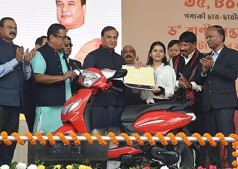 नए जमाने के तकनीकी जानकार बनें: युवाओं से सीएम हिमंत बिस्वा सरमा