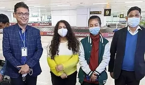 असम के दस छात्र यूक्रेन से नई दिल्ली पहुंचे