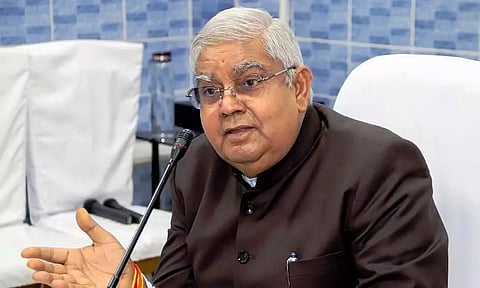 उपराष्ट्रपति जगदीप धनखड़ ने कोहिमा में युद्ध के सैनिकों को कब्रिस्तान में श्रद्धांजलि दी