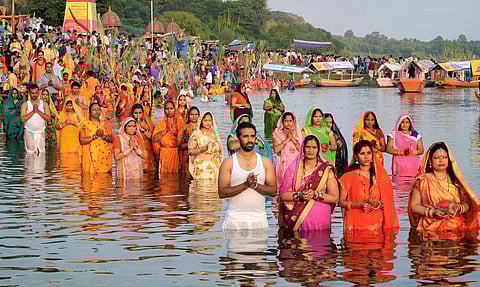 Chhath Puja: छठ पूजा को लेकर कामरूप मेट्रो के डीसी पल्लव गोपाल झा ने की बैठक