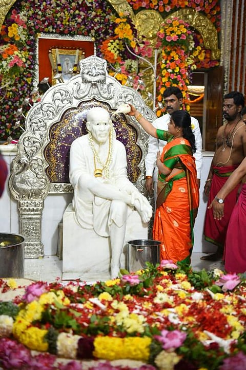 புத்தாண்டை முன்னிட்டு மைலாப்பூர் சாய்பாபா கோயிலில் சங்காபிஷேகம்