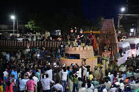 தமிழகம் முழுவதும் மக்களின் உற்சாக வரவேற்புடன் வலம் வரும் மத்திய அரசால் நிராகரிக்கப்பட்ட அலங்கார வாகனங்கள் - சிறப்பு புகைப்படத் தொகுப்பு