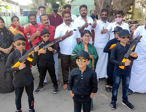 நகர்ப்புற உள்ளாட்சித் தேர்தல்: கடைசி நாளில் கவனம் ஈர்த்த வேட்புமனு தாக்கல்