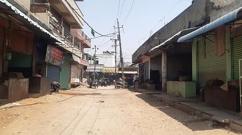 ஹிஜாப் தடையை கண்டித்து கர்நாடகாவில் பல இடங்களில் கடைகள் அடைப்பு - புகைப்படத் தொகுப்பு