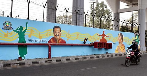 அம்பேத்கர், பகத்சிங், எஸ்பிபி... : டெல்லியில் கண்கவரும் சுவர் ஓவியங்கள்
