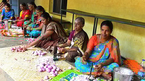 மதுரை சித்திரைத் திருவிழா: ஒரு லட்சம் பேருக்கு அன்னதானம் ஏற்பாடு - புகைப்படத் தொகுப்பு