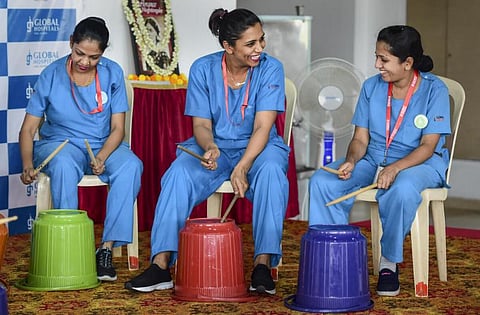 அன்பு..கருணை: உலக செவிலியர்கள் தினம்