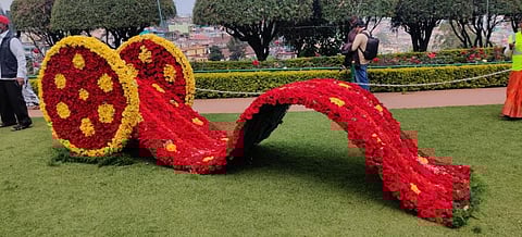 உதகை மலர் கண்காட்சி: சுற்றுலா பயணிகள் மகிழ்ச்சி