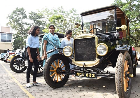 கோவை விழா | வின்டேஜ் வாகனங்களின் அணிவகுப்பு - புகைப்படத் தொகுப்பு