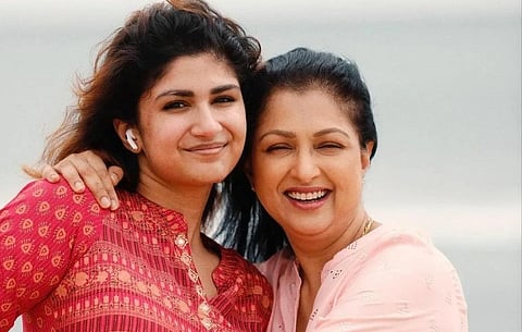 மகளுடன் நடிகை கௌதமி - ஆல்பம்