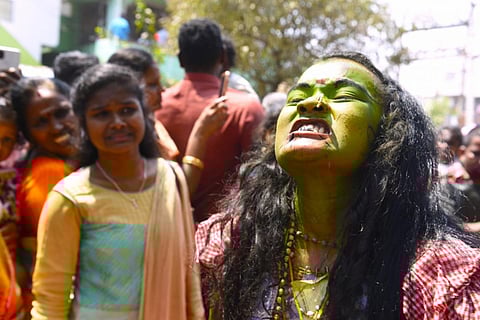 சேலம் மயானக் கொள்ளை விழாவில் பக்தர்கள் பரவசம் - போட்டோ ஸ்டோரி