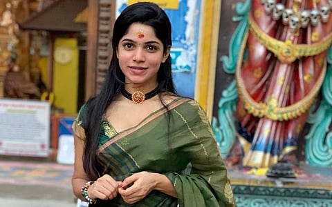 திவ்ய பாரதி - புது லுக் ஆல்பம்