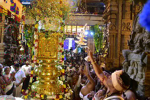 மதுரை மீனாட்சி அம்மன் கோயிலில் சித்திரை திருவிழா கொடியேற்றம் - புகைப்படத் தொகுப்பு