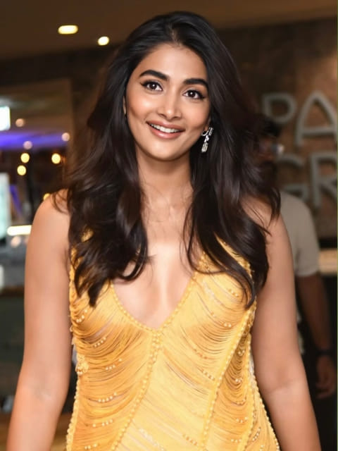 Actress Pooja Hegde pics and facts