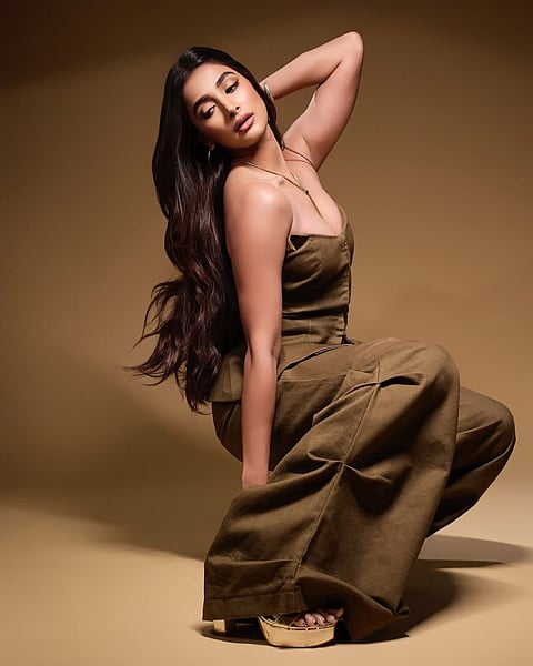 Actress Pooja Hegde facts and pics