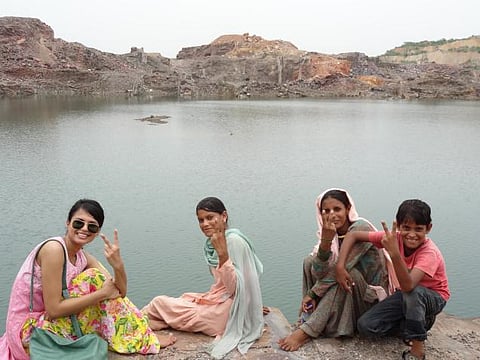 ஒரு கிராமத்துக்கே வெளிச்சம் தந்த பெண்!