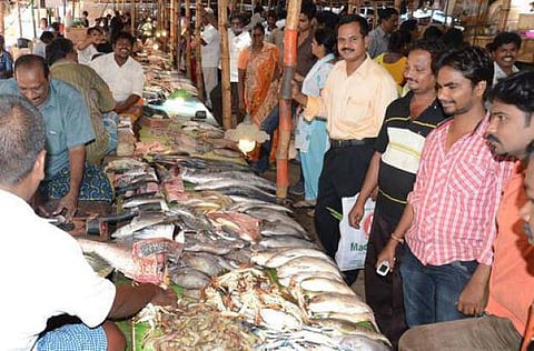 புரட்டாசி மாதத்திலும் மீன் விலை அதிகம்