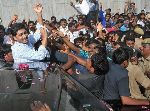 ஜாமீனில் விடுதலையான ஜெகன்மோகனுக்கு உற்சாக வரவேற்பு