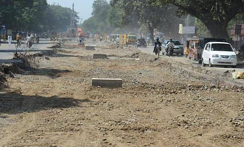 போக்குவரத்து நெரிசலில் திணறும் அண்ணாநகர்