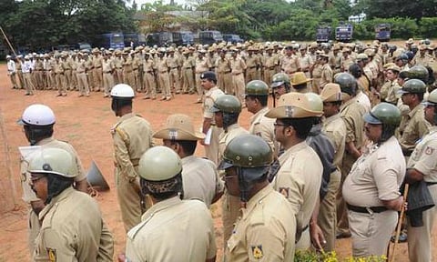கர்நாடகத்தில் 600 காவல் துறை அதிகாரிகள் திடீர் பணி இடமாற்றம்