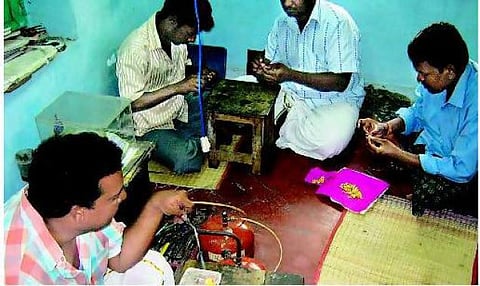 ஜொலிக்காத பொற்கொல்லர் வாழ்க்கை