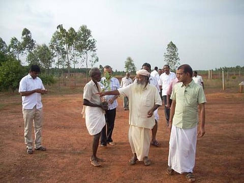 தரிசு நிலத்தை சோலையாக்கும் இயற்கை விஞ்ஞானி தாத்தா