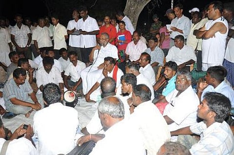 கண்ணீரில் மிதக்கும் தமிழக மீனவர்கள்!