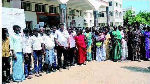 சாதிச் சான்றிதழ் கேட்டு பழங்குடியினர் போராட்டம்