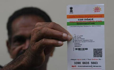 ஆதார் அட்டை கட்டாயம் இல்லை: உச்ச நீதிமன்றம் திட்டவட்டம்