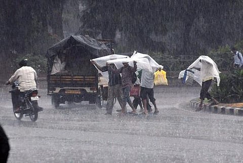 பைலின் புயலால் கனமழை: ஆந்திரம்,ஒடிஷாவில் உஷார் நிலை