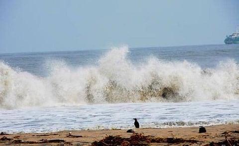 ஆந்திரம், ஒடிசாவை நெருங்கும் புயல்; லட்சக்கணக்கானோர் வெளியேற்றம்