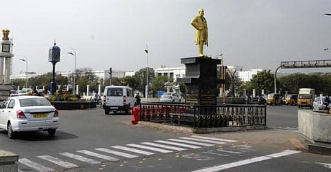 சிவாஜி சிலையால் போக்குவரத்துக்கு பாதிப்பா? :காவல் துறை விளக்கமளிக்க உயர் நீதிமன்றம் உத்தரவு!