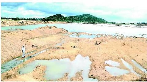 மணல் கொள்ளையால் காணாமல் போன கால்வாய்கள்