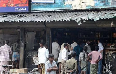 தீபாவளி மது விற்பனை ரூ.300 கோடியை தாண்டியது