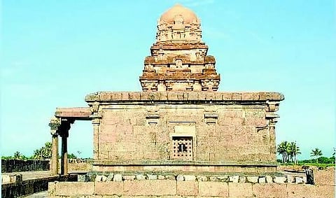 மன்னவன் ஆனாலும்...