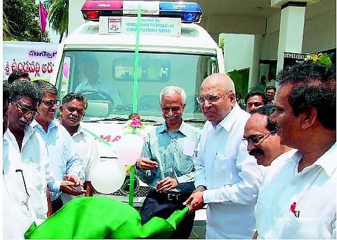 சாலையோரச் சிறுவனும் சி. எஸ். ஆரும்