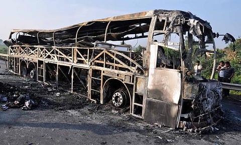 கர்நாடகாவில் தனியார் பேருந்தில் தீ விபத்து: 7 பேர் பலி
