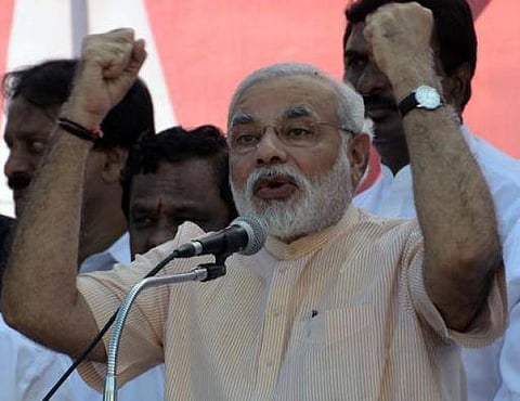 தேசத்தை விற்பவர்களைவிட தேநீர் விற்பவர் மேலானவர்: மோடி