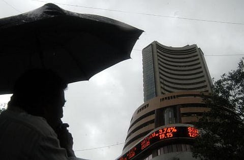 மும்பை பங்குச் சந்தையில் கடும் வீழ்ச்சி