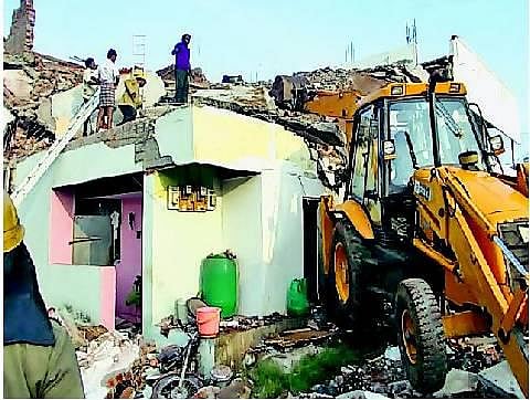 சேலம் அடுக்குமாடி குடியிருப்பில் சிலிண்டர் வெடித்து 5 பேர் பலி